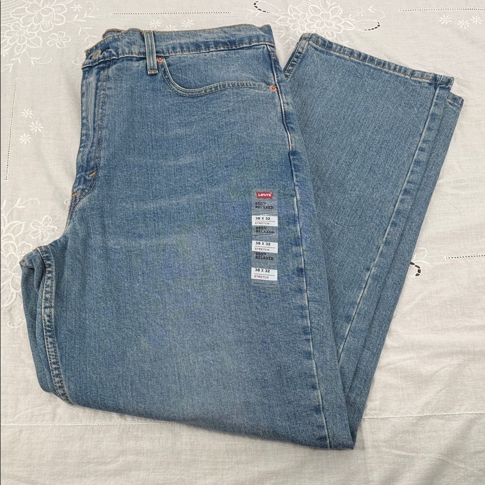Levi's Jeans Mens 38 x 32 Lightwash Blue Relaxed Stretch Jeans 550 NEW